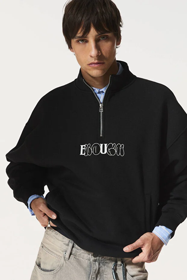 PULL&BEAR QUARTER ZIPPER IN BLACK