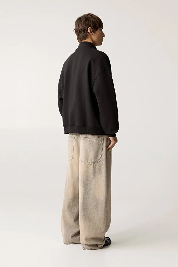 PULL&BEAR QUARTER ZIPPER IN BLACK